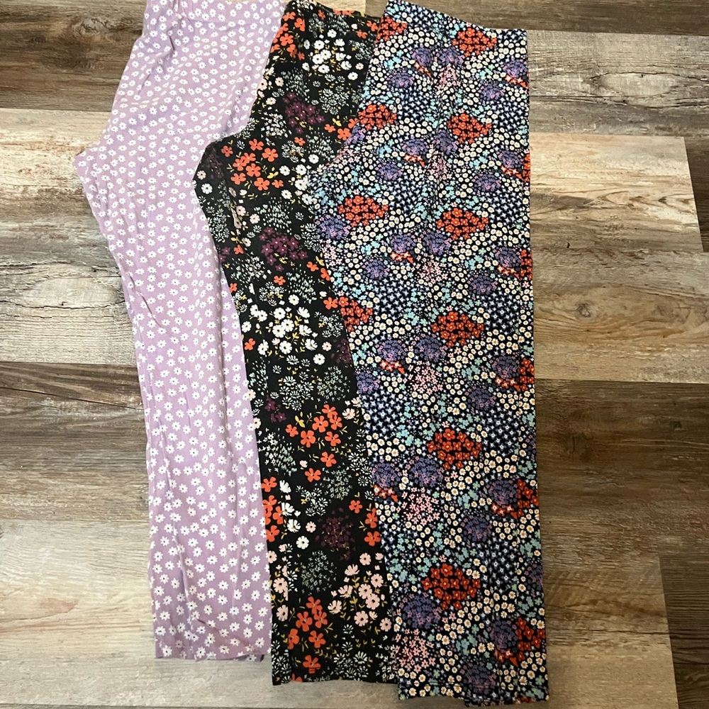 3 pairs of floral leggings in size XXL